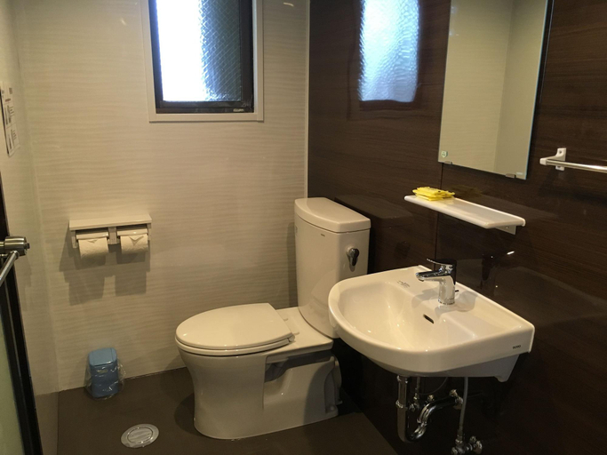 Bathroom 4, Hotel and Restaurant on the beach lue, Motobu