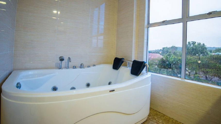 Bathroom 5, Hotel Shiki, Johor Bahru