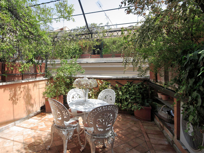 Others 5, Frattina Apartments, Rome