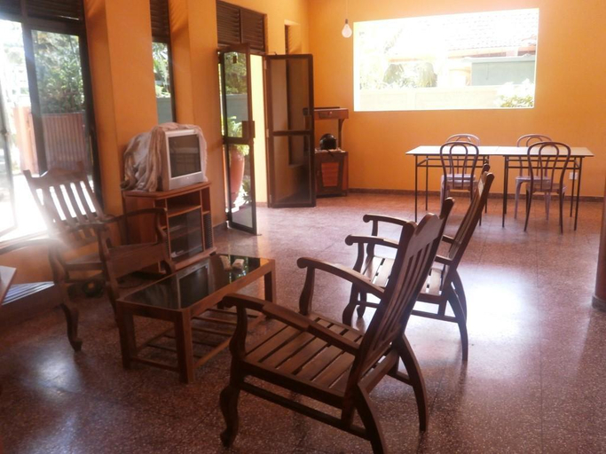 Public Area, Sunnny Lanka Guest House, Matara Four Gravets
