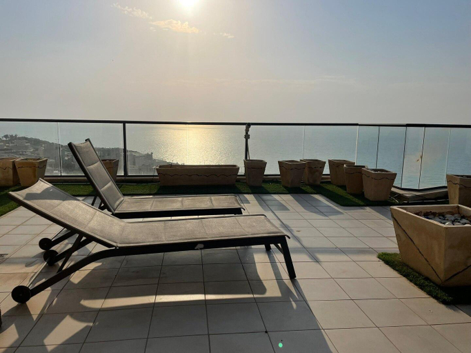 Others 3, Jacuzzi Penthouse with Sea View in Natanya