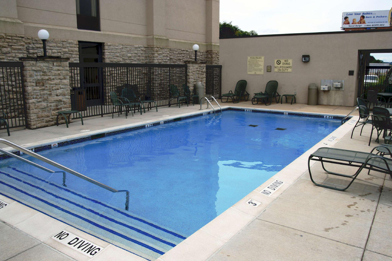 Swimming pool, Spark by Hilton St. Louis Southwest, Saint Louis