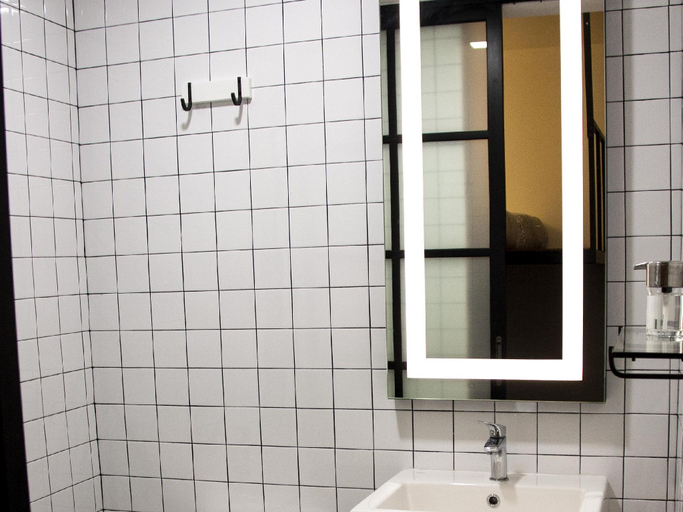 Bathroom 4, Roomies Suites, Penang Island