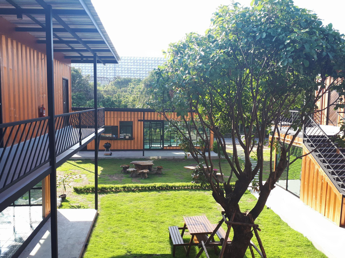 Public Area 2, JN9 Poshtel, Pattaya