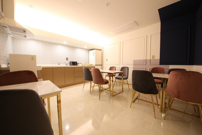 Food & Drinks 5, Den Basta Hotel, Sasang