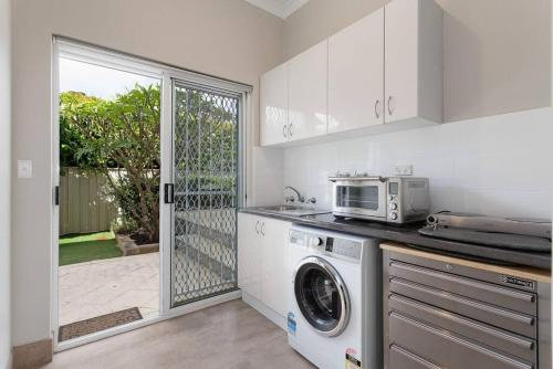 Quiet Riverside Luxury*2BR*Canning River*Courtyard*Netflix, South Perth