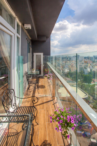 Exterior & Views 4, 5 ROOM ENTIRE APARTMENT AT CITY CENTER, District 1