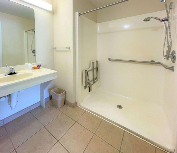 Bathroom 4, Rodeway Inn Sandersville, Washington