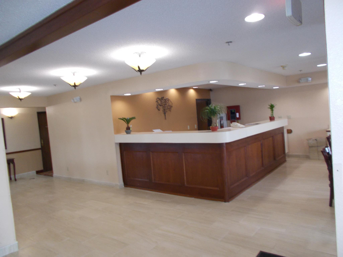 Public Area 2, Royalton Inn And Suites Wilmington, Clinton