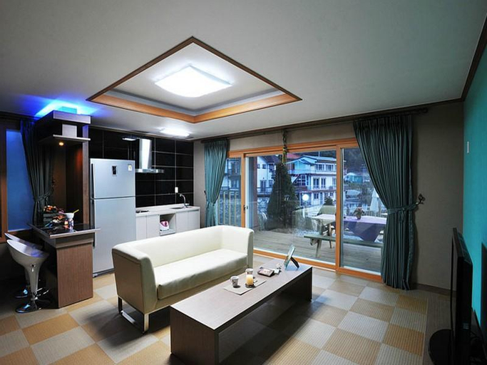 Opera Pension, Muju