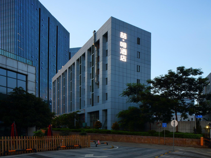 Exterior & Views 20