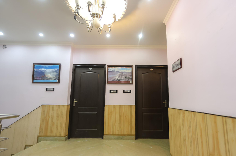 Public Area 2, Hotel Holiday Hill, Kangra