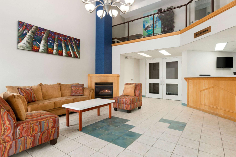 Public Area 2, Travelodge by Wyndham Windsor, Essex