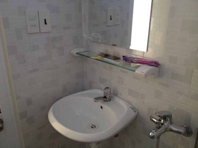 Bathroom 5, Phuong Hong Guesthouse, Đà Lạt