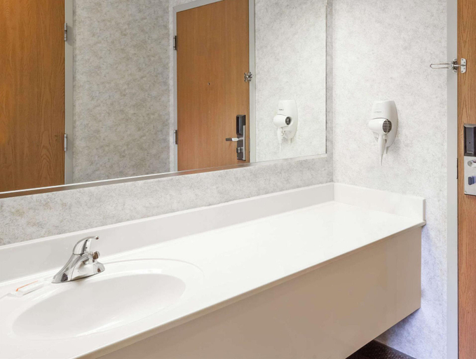 Bathroom 3, Super 8 by Wyndham Erwin, Unicoi