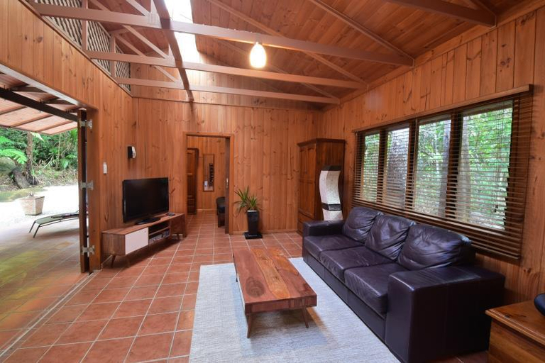 Public Area 3, Daintree Cascades Cottages, Douglas