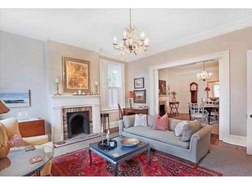 Mayor's Quarters by Lucky Savannah, Chatham