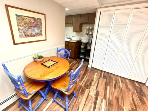 Private apartment with kitchen & laundry in North End, Hillsborough
