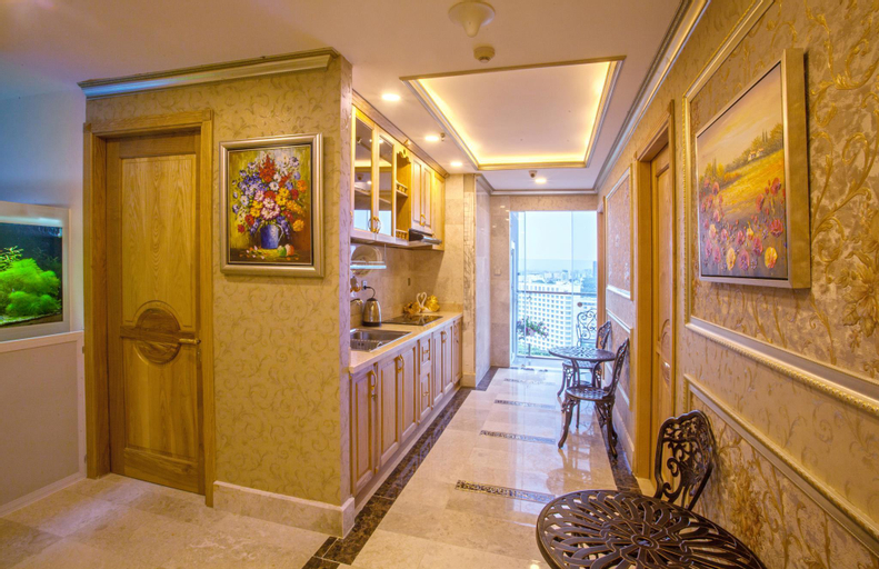 5 ROOM ENTIRE APARTMENT AT CITY CENTER, District 1