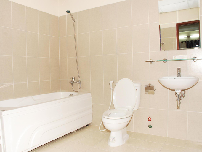 Bathroom, Nam Phuong Queen Hotel, Bình Chánh