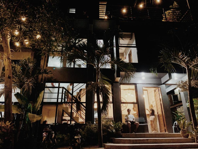 Public Area 2, Dayon Hostel, Coron