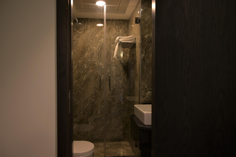 Bathroom 5, Garden City Hotel, Dubai