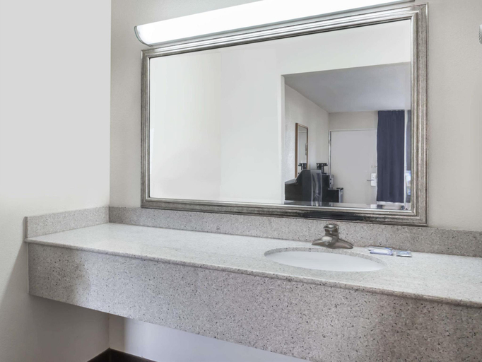 Bathroom, Knights Inn - Fredericksburg VA, Spotsylvania