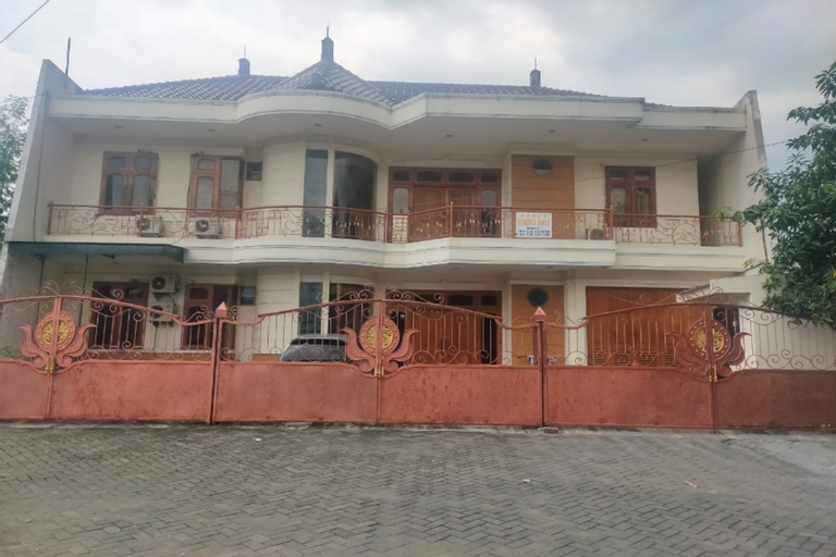 OYO 90803 Cc1 Residences Family, Surabaya