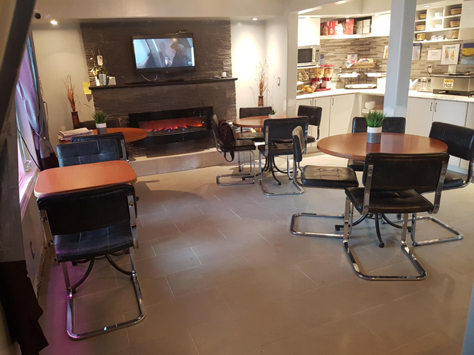 Public Area 2, Bayside Inn & Waterfront Suites, Frontenac