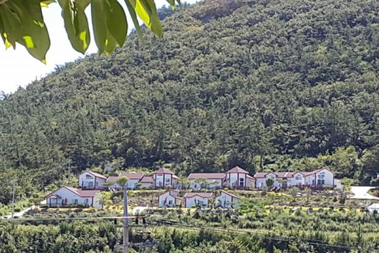 2, Jindo Sansaesori Pension, Jindo