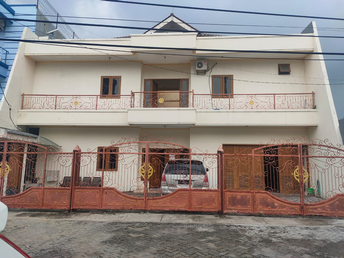 OYO 90806 Cc3 Residences Family, Surabaya