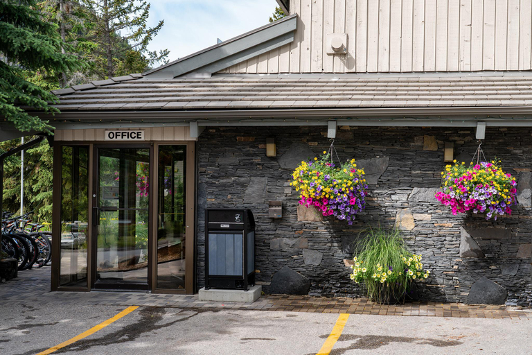 Public Area, Tunnel Mountain Resort, Division No. 15