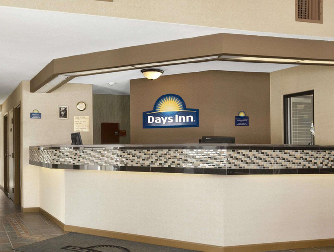 Public Area 2, Days Inn by Wyndham Middletown, Orange