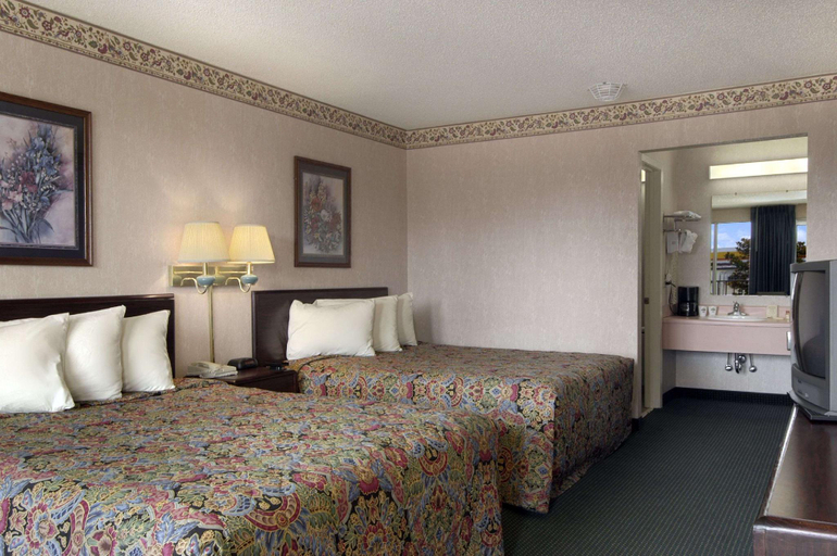 Bedroom 3, Days Inn by Wyndham Jonesboro AR, Craighead