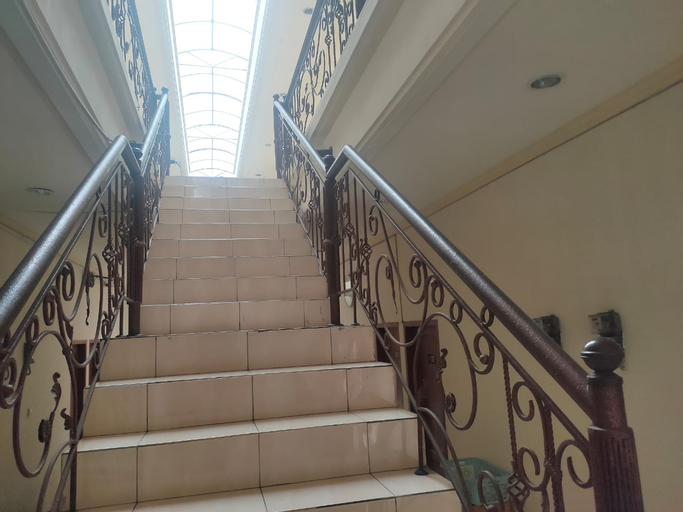 OYO 90806 Cc3 Residences Family, Surabaya