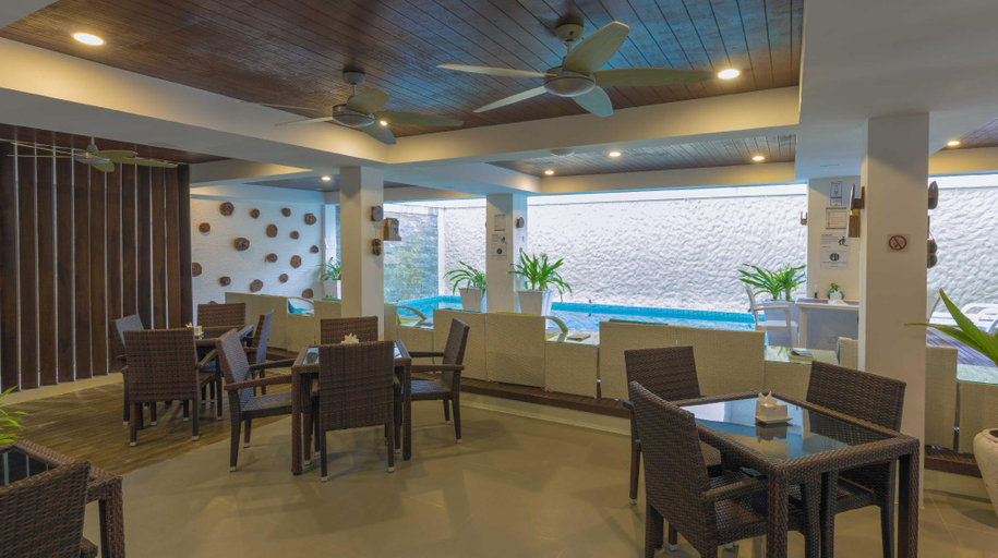 Public Area 4, Aquzz Hotel & Spa, Kaafu Atoll