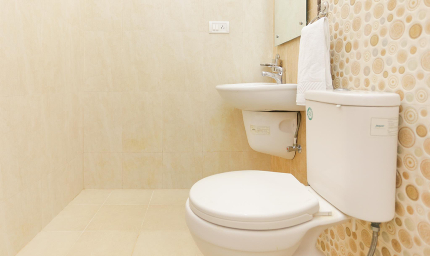 Bathroom 2, Treebo Laa Gardenia Resort Yelagiri With Swimming Pool, Vellore