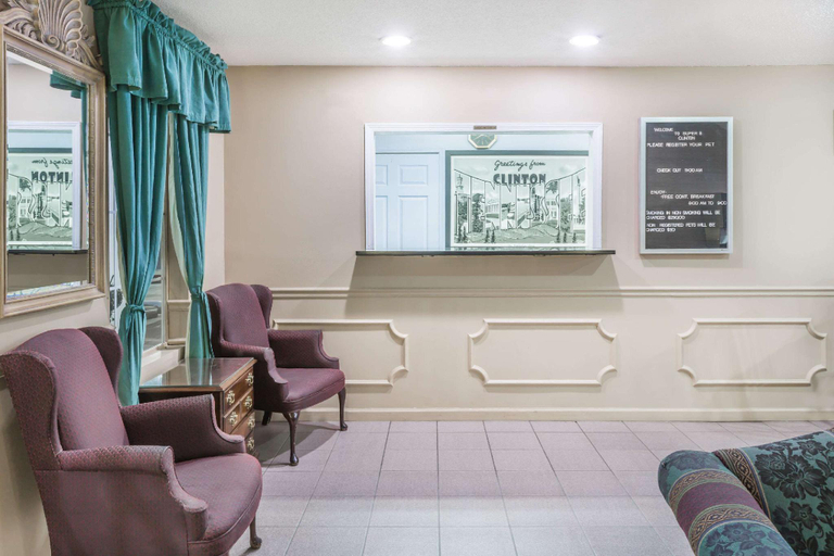 Public Area, Super 8 By Wyndham Clinton, Anderson