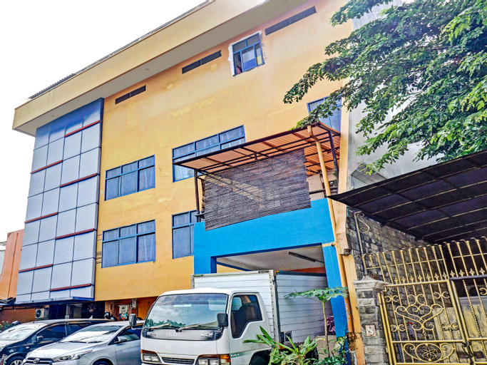 Exterior & Views 2, Super OYO 90692 Point Hostel, Central Jakarta