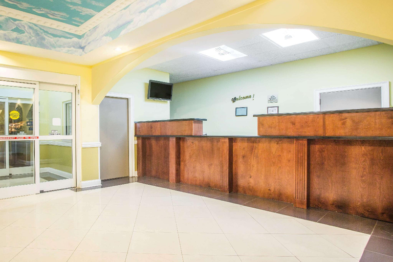 Public Area 2, Days Inn & Suites by Wyndham Swainsboro, Emanuel