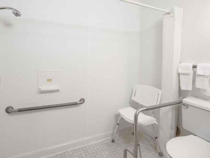Bathroom 4, Super 8 by Wyndham Worthington Minnesota, Nobles
