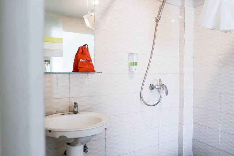 Bathroom 10