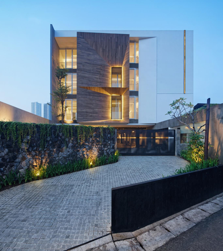 Exterior & Views 25