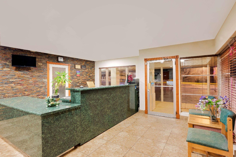 Public Area 2, Travelodge By Wyndham Ozona, Ozona
