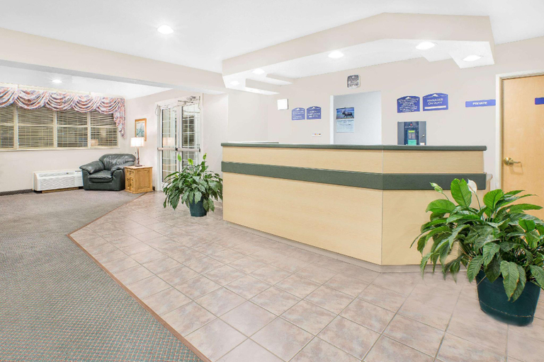 Public Area 2, Microtel Inn & Suites By Wyndham Broken Bow, McCurtain