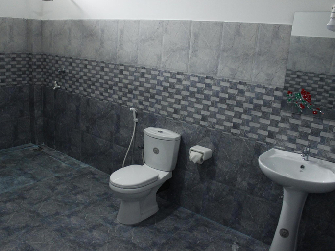 Bathroom 4, Liyanage Resort, Weligama