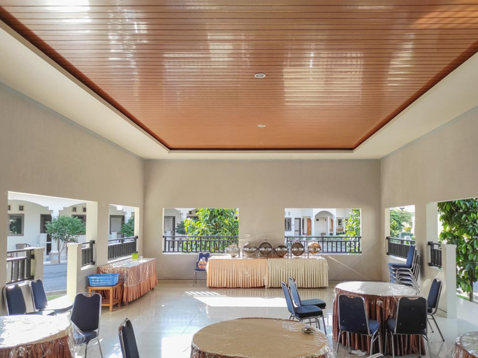 Public Area 2, Hotel Remaja Indah Masamba RedPartner, North Luwu