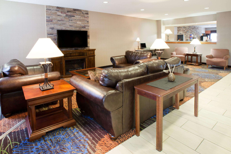 Public Area 2, Baymont by Wyndham Auburn, De Kalb