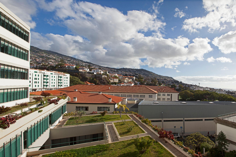 Elias Garcia II, apartment in the city center, Funchal