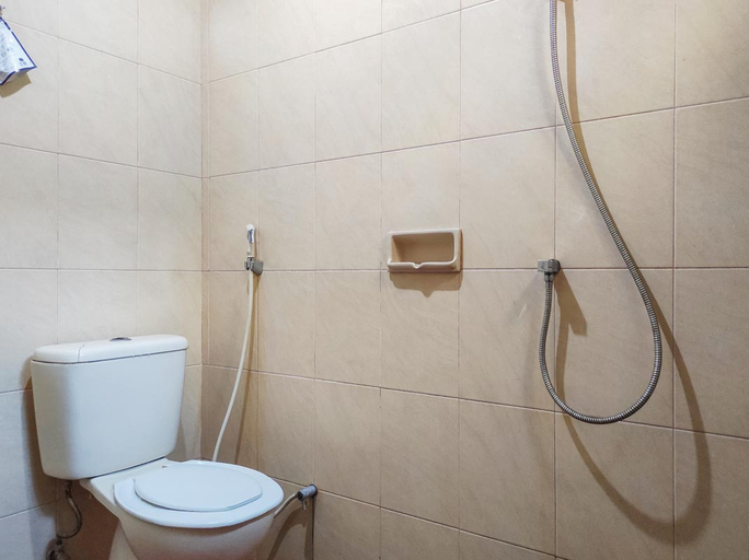 Bathroom 4, Hotel Remaja Indah Masamba RedPartner, North Luwu